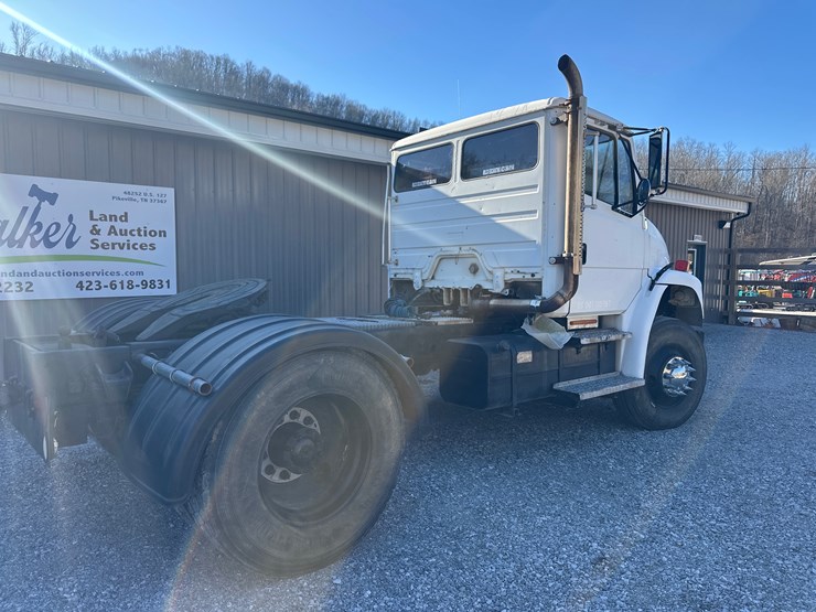 1994-freightliner-fl106-image-3