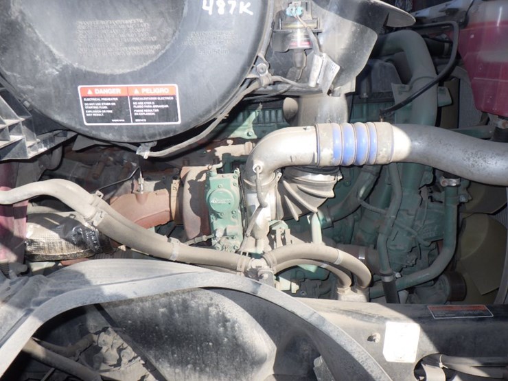 2021-volvo-vnl-300-image-20