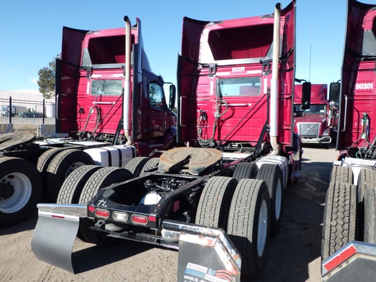 2021-volvo-vnl-300-image-12