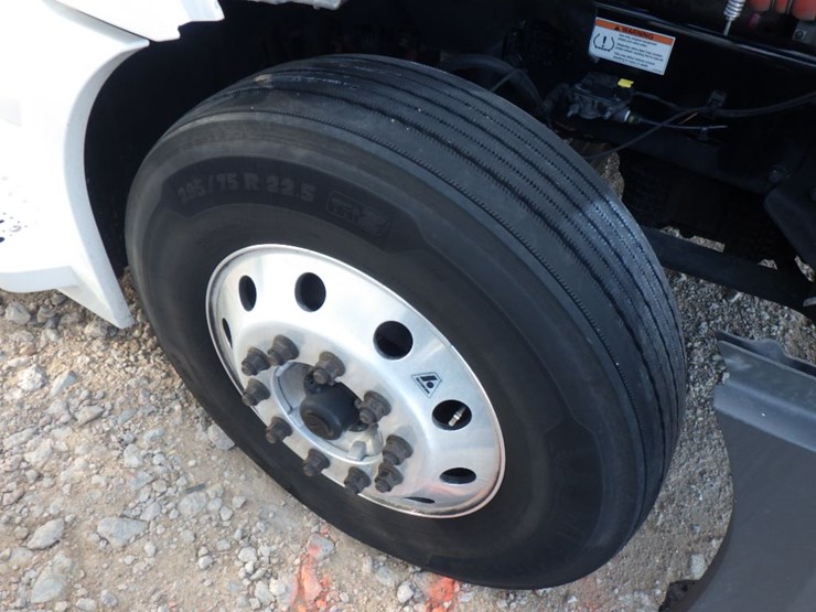 2022-freightliner-cascadia-126-image-26