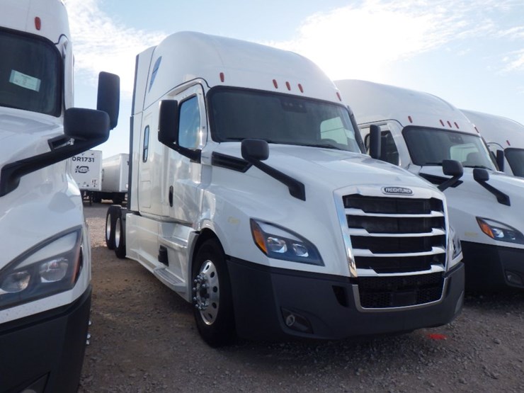 2022-freightliner-cascadia-126-image-3