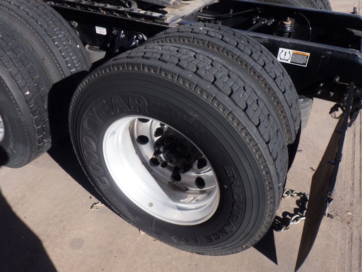 2022-kenworth-t680-image-12