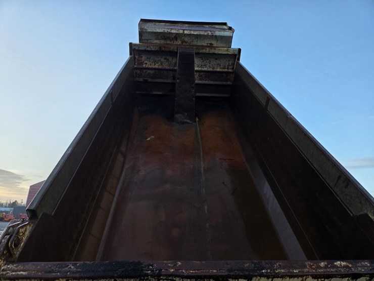 1990-peterbilt-379-image-41