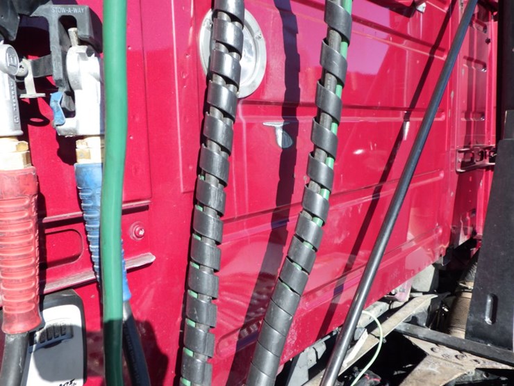 2021-volvo-vnl-300-image-20