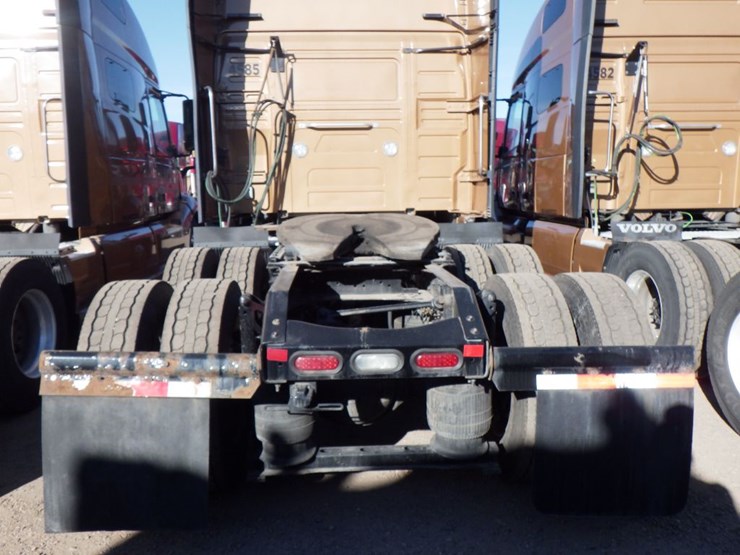 2022-volvo-vnl-760-image-11