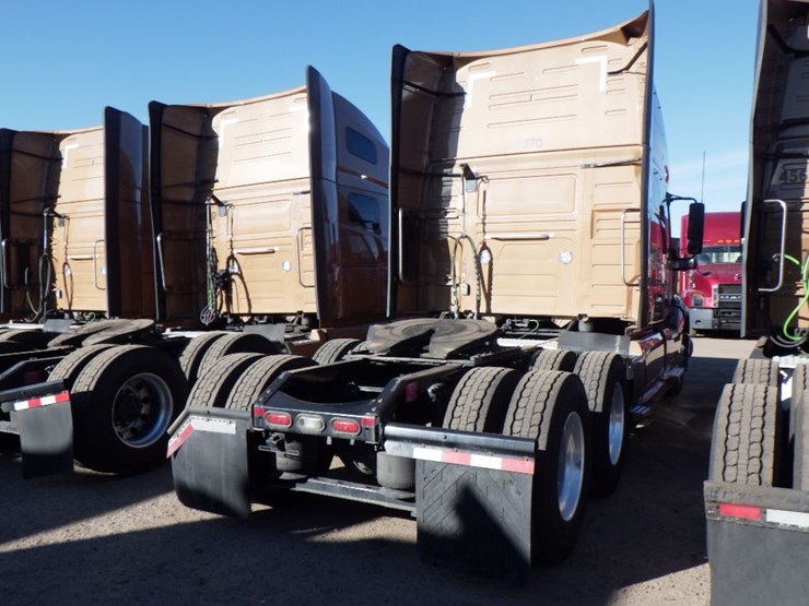 2022-volvo-vnl-760-image-9