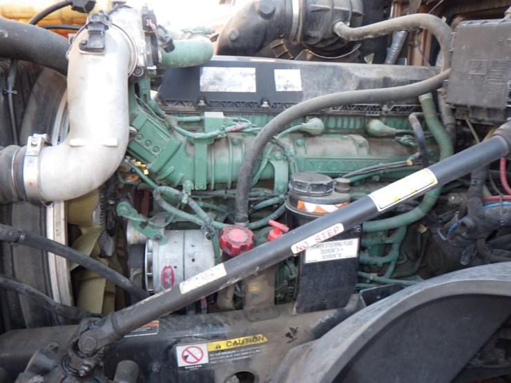 2022-volvo-vnl-760-image-23