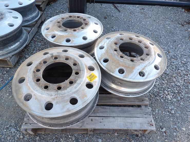 #4885-•-**lot-of-(3)-24"-semi-truck-chrome-wheels-image-1