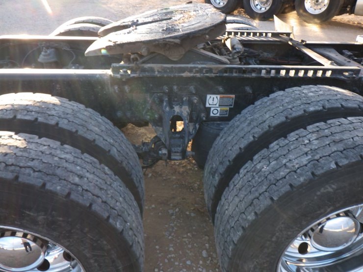 2023-peterbilt-389-image-8