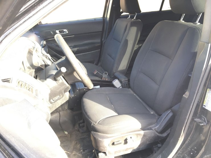 2016-ford-explorer-image-8