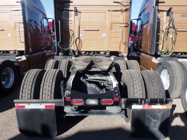 2022-volvo-vnl-760-image-9