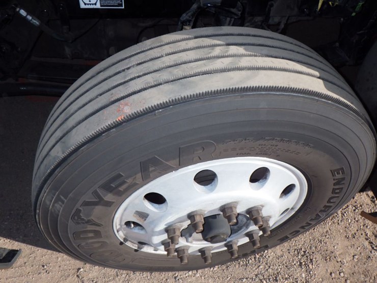 2022-kenworth-t680-image-24