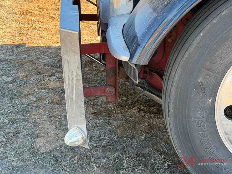 2021-peterbilt-389-image-12