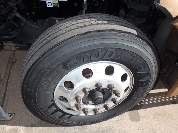 2022-kenworth-t680-image-24