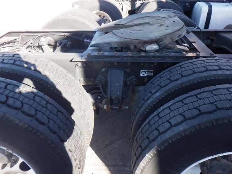 2016-kenworth-t680-image-3