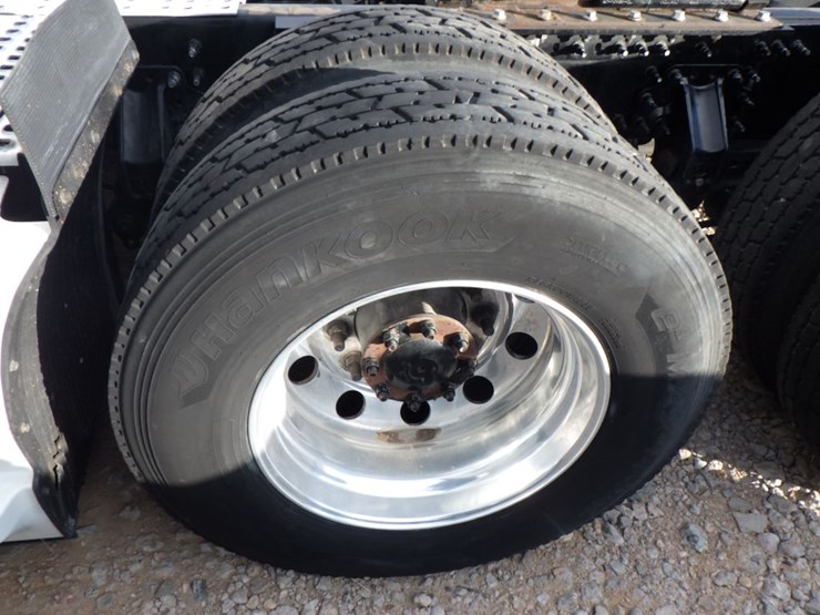 2021-volvo-vnl-860-image-19