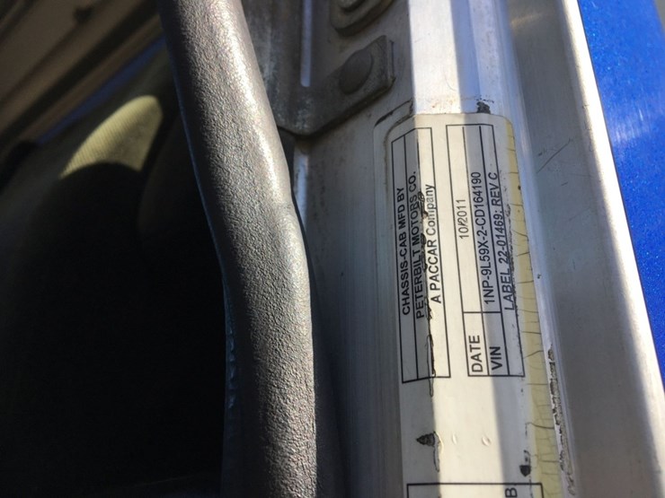 2012-peterbilt-382-image-24