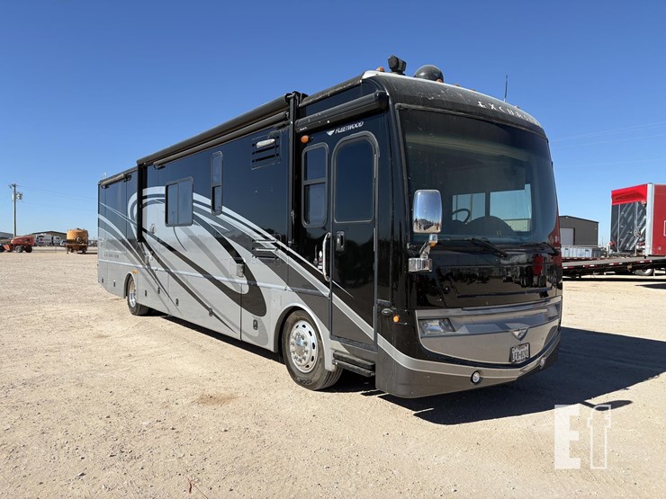 2008-2008-fleetwood-40'-diesel-pusher-motorhome-32777-image-2