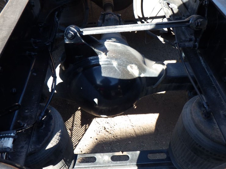 2022-volvo-vnl-760-image-12