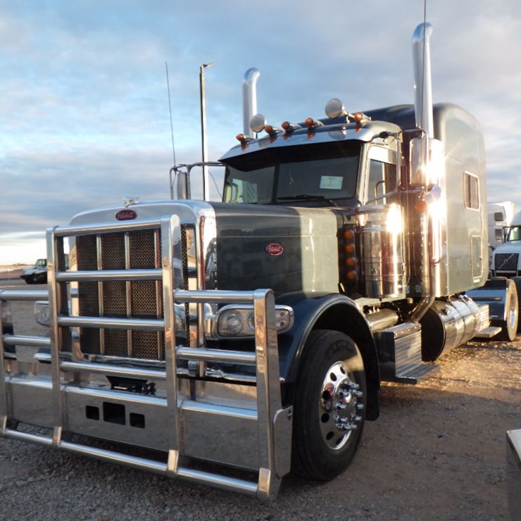 2023 PETERBILT 389