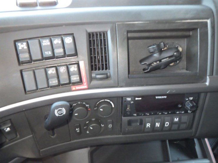 2022-volvo-vnl-760-image-21