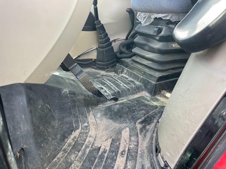 2018-massey-ferguson-4710-image-29