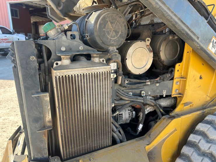 2017-deere-333g-image-11