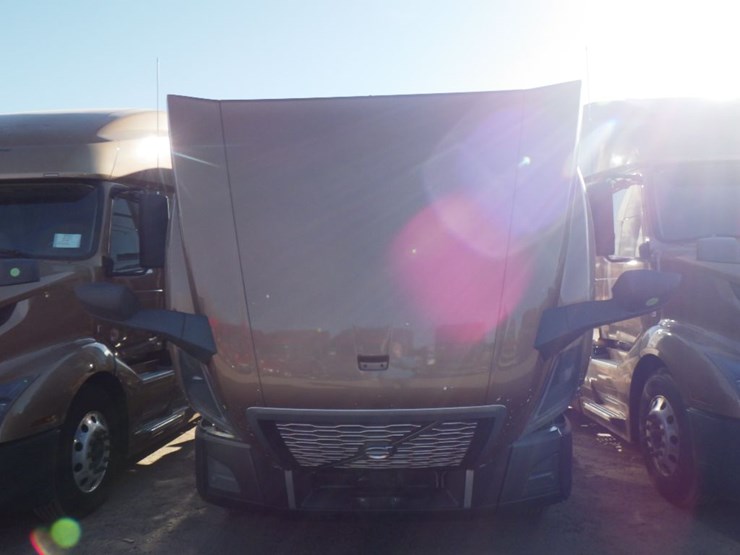 2022-volvo-vnl-760-image-25