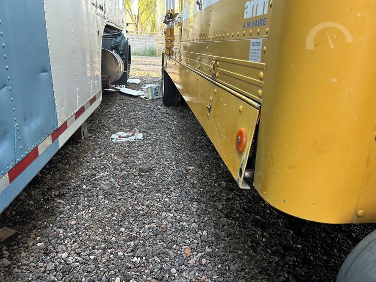 2001-international-4700-image-9