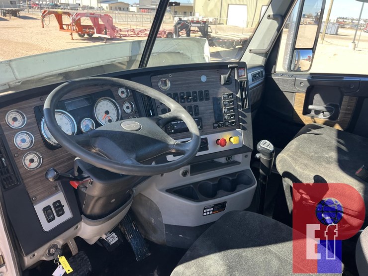 2022-freightliner-coronado-122-sd-image-8