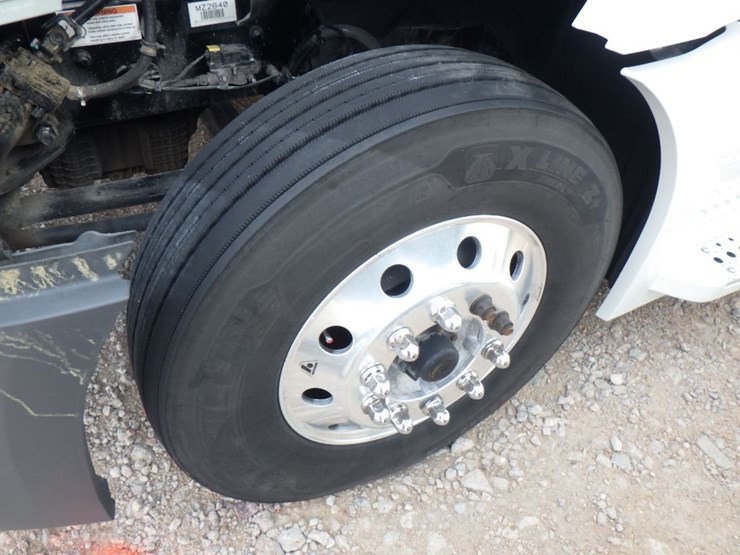 2022-freightliner-cascadia-126-image-25