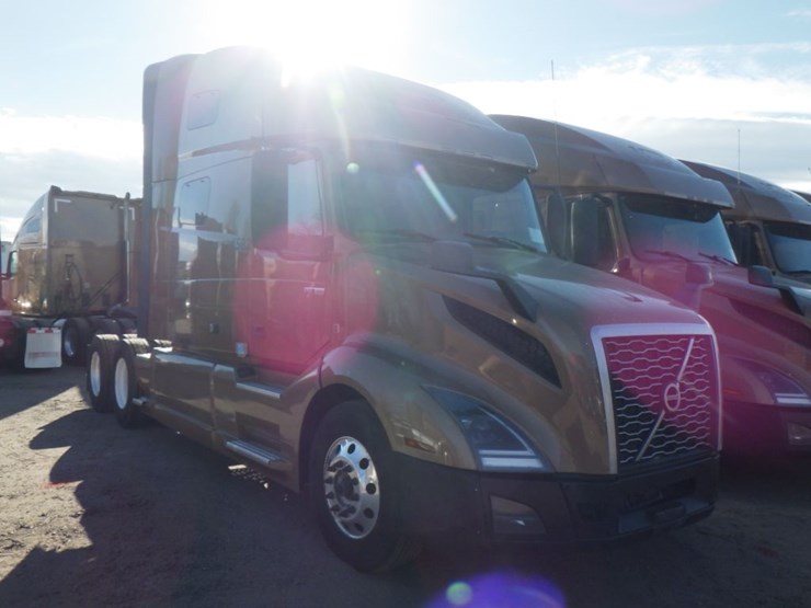 2022-volvo-vnl-760-image-3