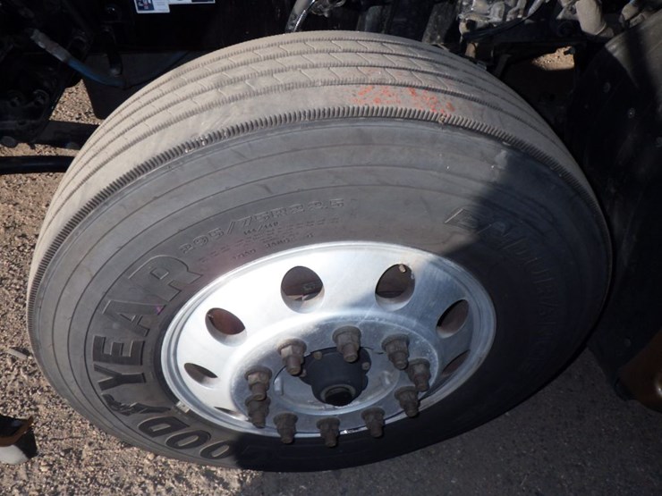 2022-kenworth-t680-image-30