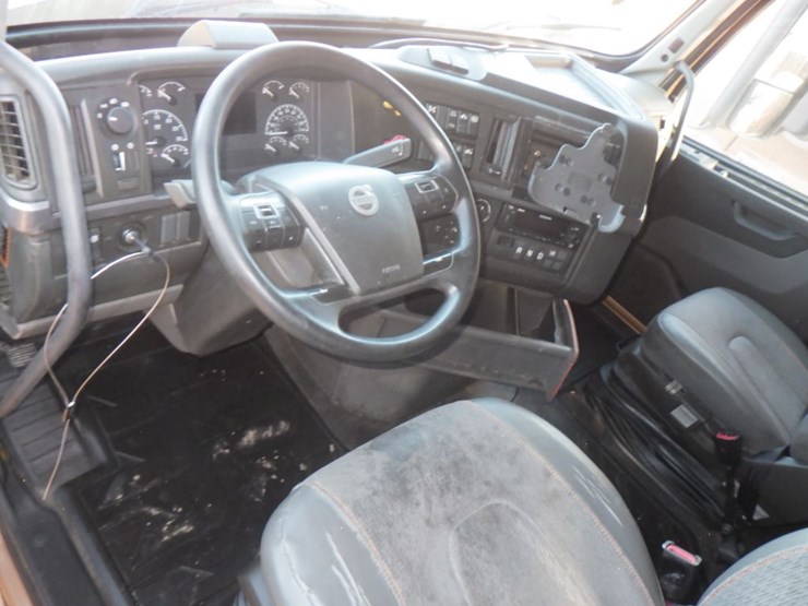 2022-volvo-vnl-760-image-16