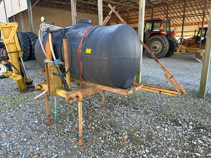 #35802-•-200-gallon-22'-3pt-sprayer-image-1