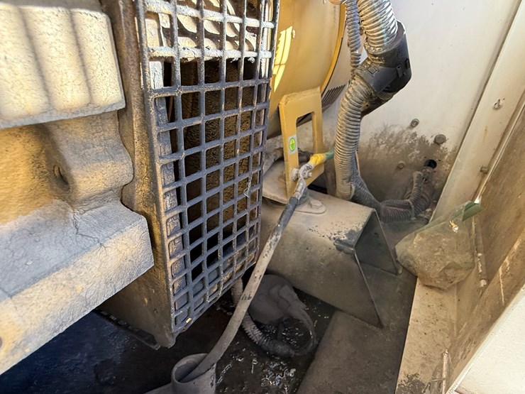 2007-caterpillar-xq20-image-9