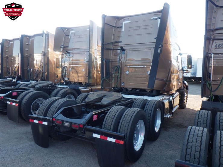 2023-volvo-vnl-760-image-15