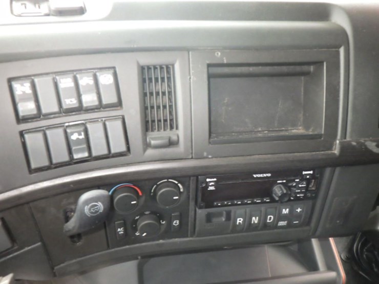 2021-volvo-vnl-860-image-23