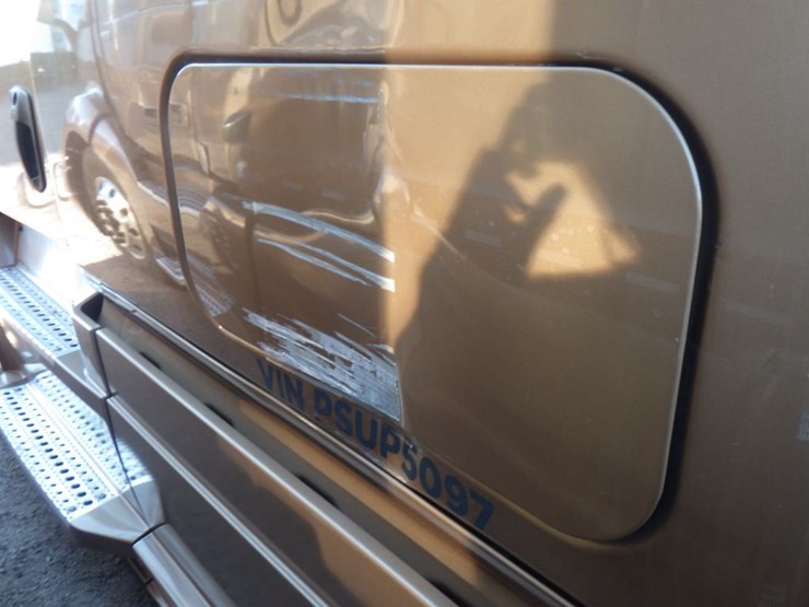 2023-freightliner-cascadia-126-image-17