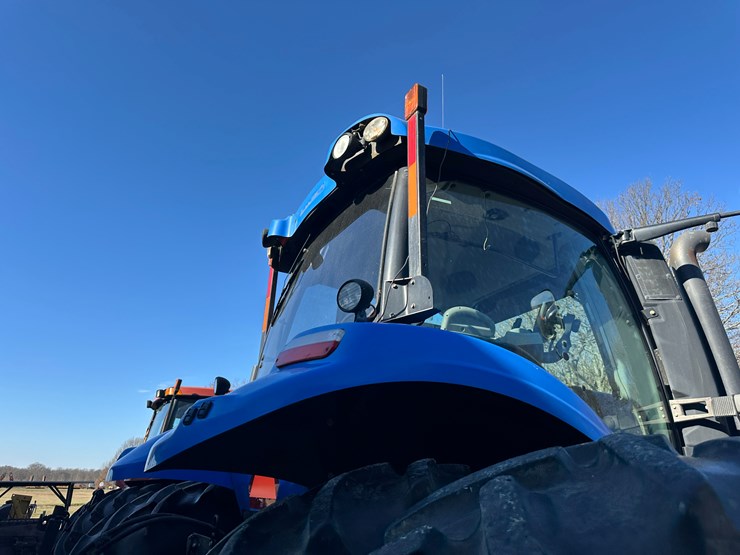 2014-new-holland-t8.330-image-48