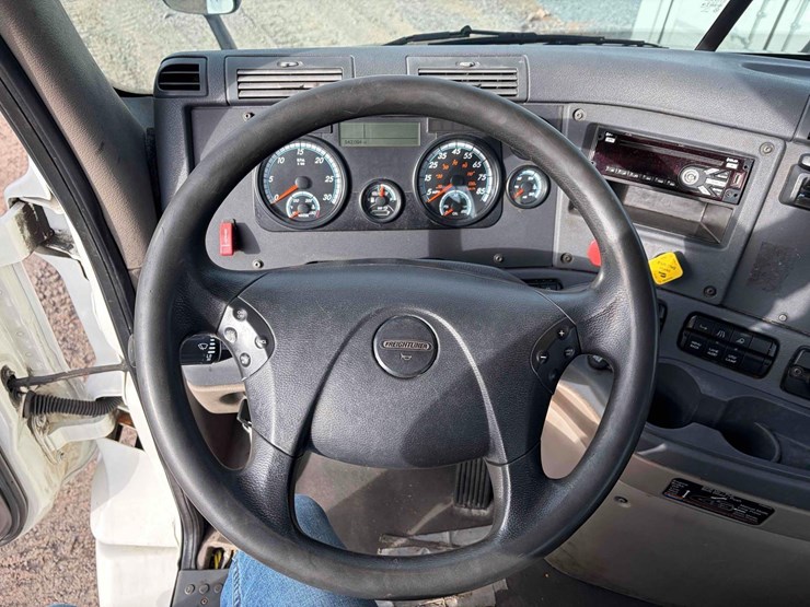 2019-freightliner-cascadia-single-axle-road-tractor-image-15