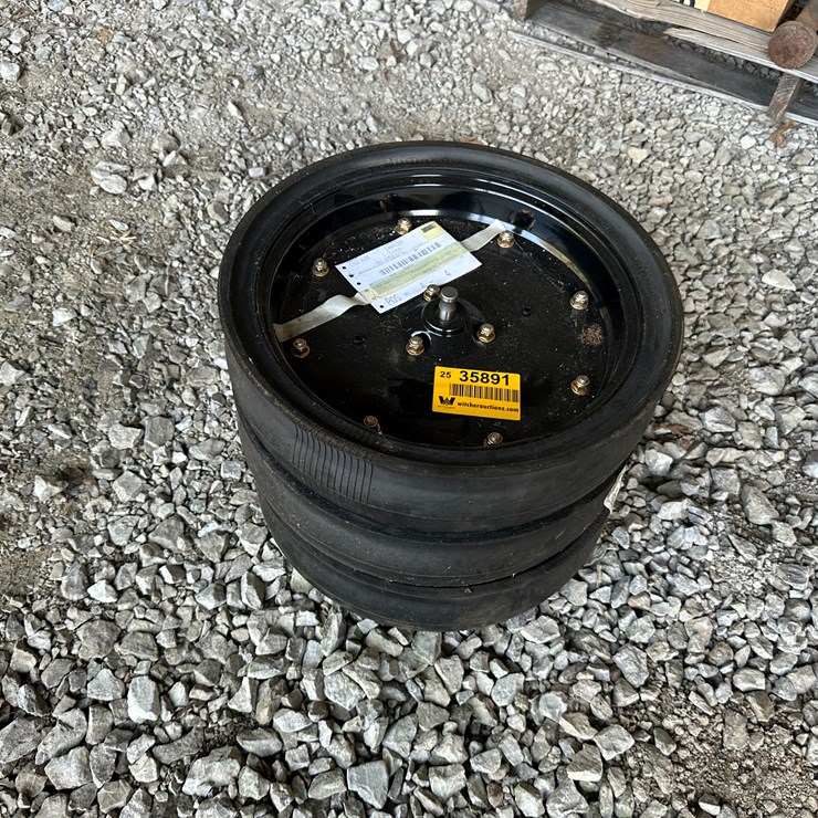 #35891 • Lot of (3) John Deere Guage Wheels