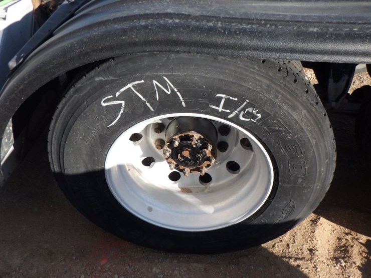 2009-freightliner-cascadia-125-image-16