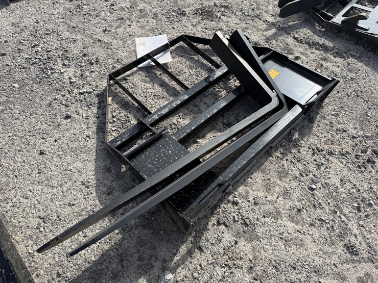#22765-•-unused-mower-king-sa-48"-skid-steer-forks-image-1