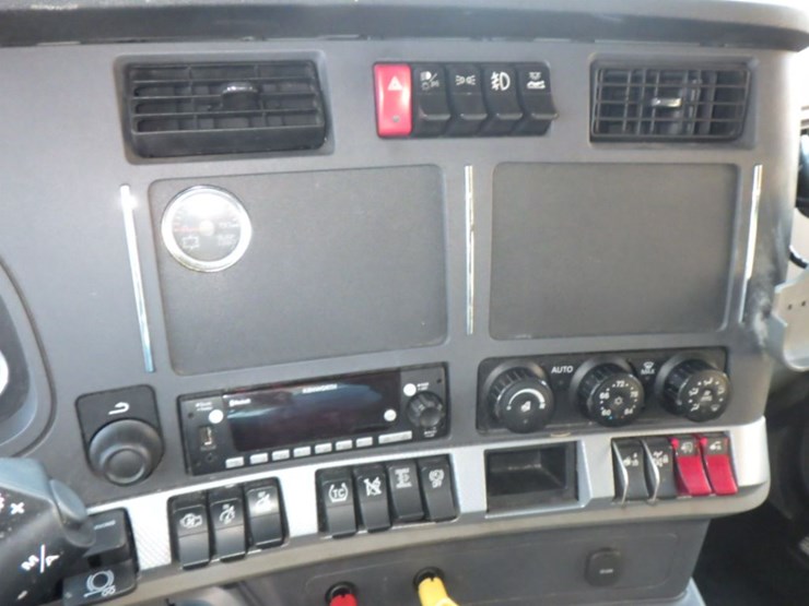 2022-kenworth-t680-image-25