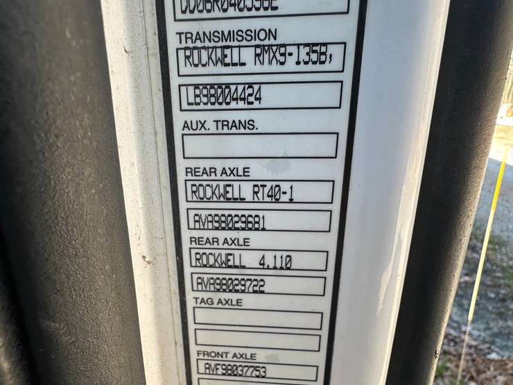 1998-volvo-vn-image-78