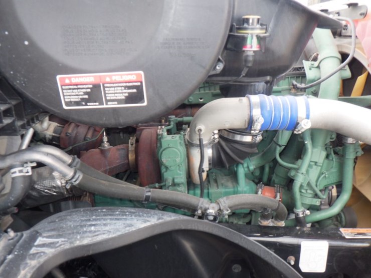 2022-volvo-vnl-860-image-30