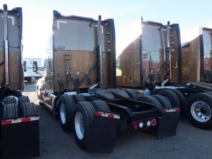 2022-kenworth-t680-image-11