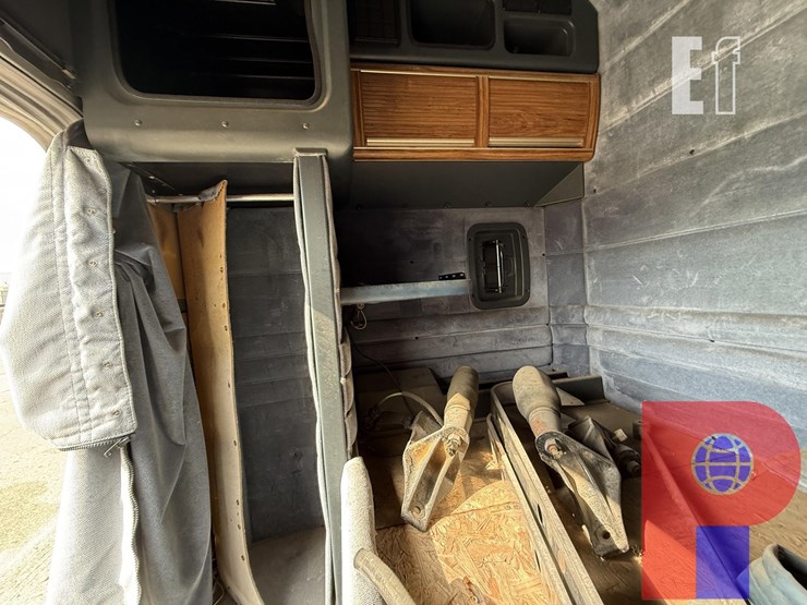 63-peterbilt-sleeper-w/-air-ride-components-image-5