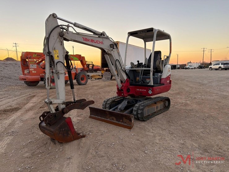 2020-takeuchi-tb230-image-2